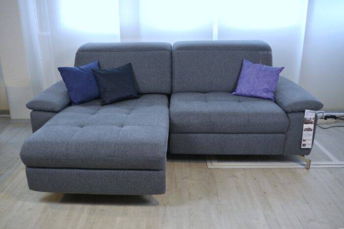 Blaues Stoffsofa mit zwei motorischen Sitting Beds